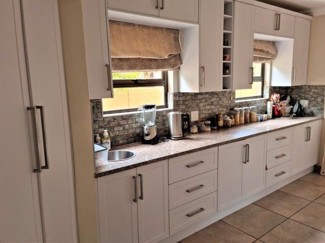 To Let 4 Bedroom Property for Rent in Melodie North West